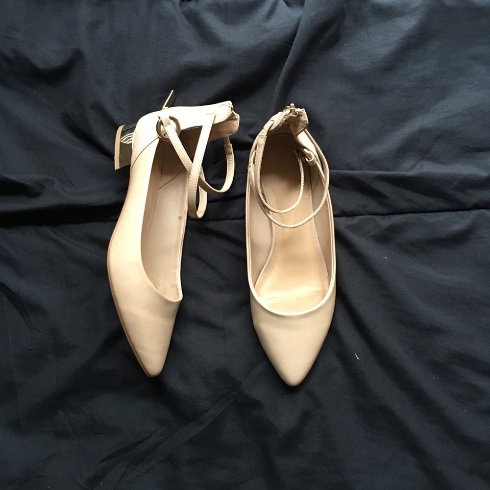 Apt.9 nude flats
